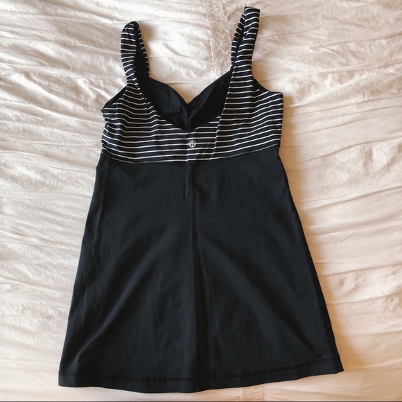 ✨LULU WORKOUT TOP✨ - Picture 2 of 3